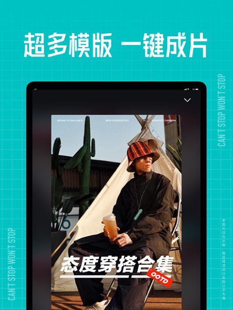 深海中沉船甲板爬满发光珊瑚的壁纸